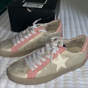 Women's Beige and Pink Star Sneakers